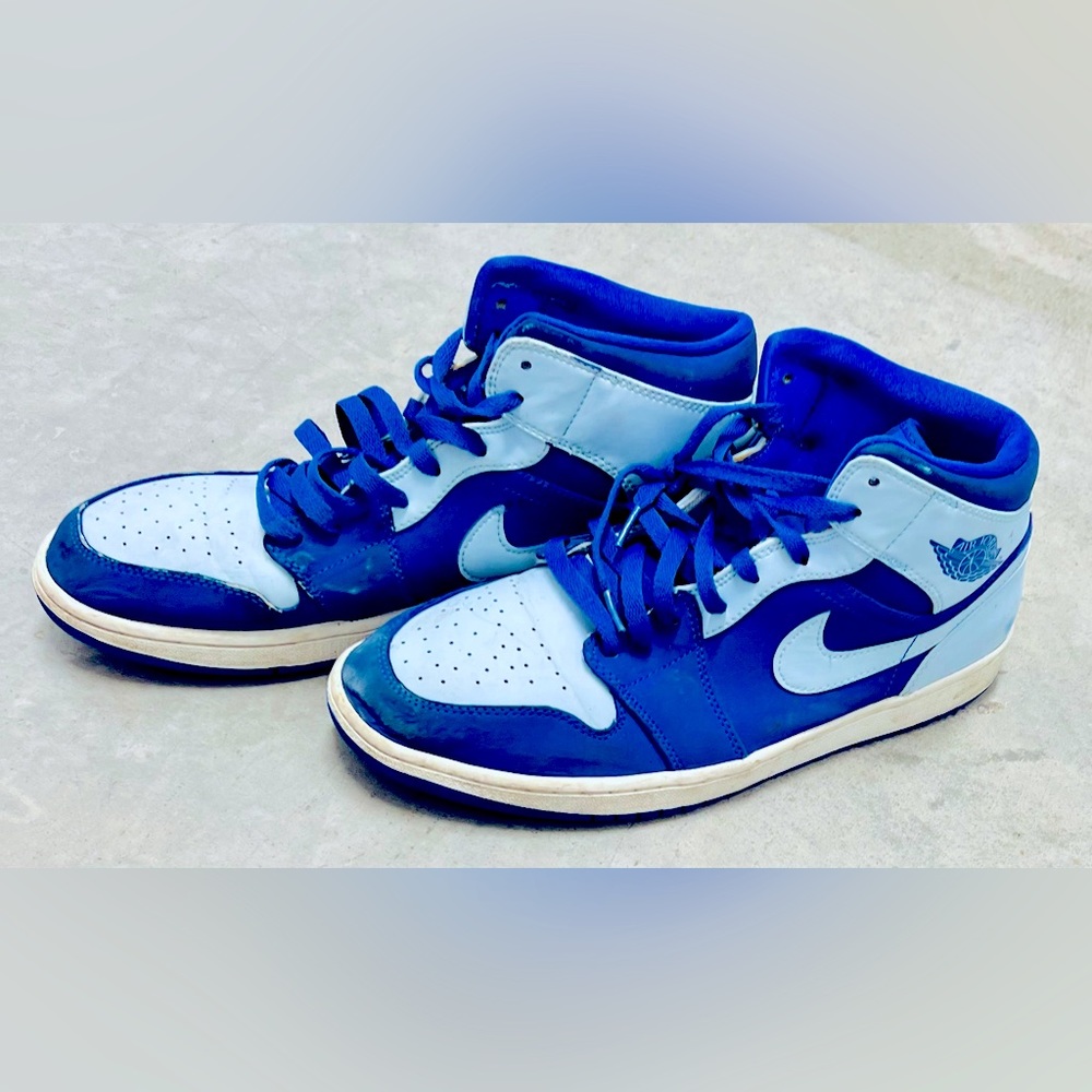 Air Jordan 1 Mid University Blue